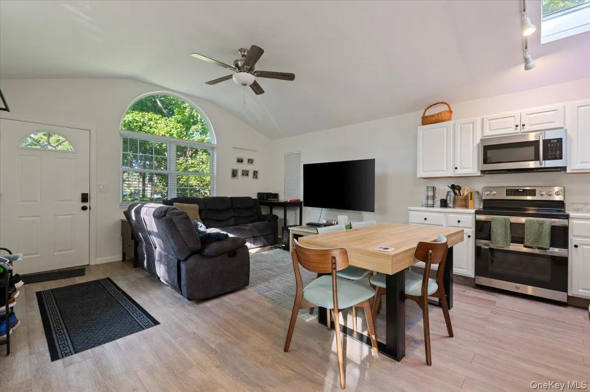 30 Ormond Avenue, Brookhaven, NY, 2 Bedrooms Bedrooms, 4 Rooms Rooms,1 BathroomBathrooms,Residential,For Rent,Ormond,0,1060785 30 Ormond Avenue, Brookhaven, NY, 2 Bedrooms Bedrooms, 4 Rooms Rooms,1 BathroomBathrooms,Residential,For Rent,Ormond,0,1060785