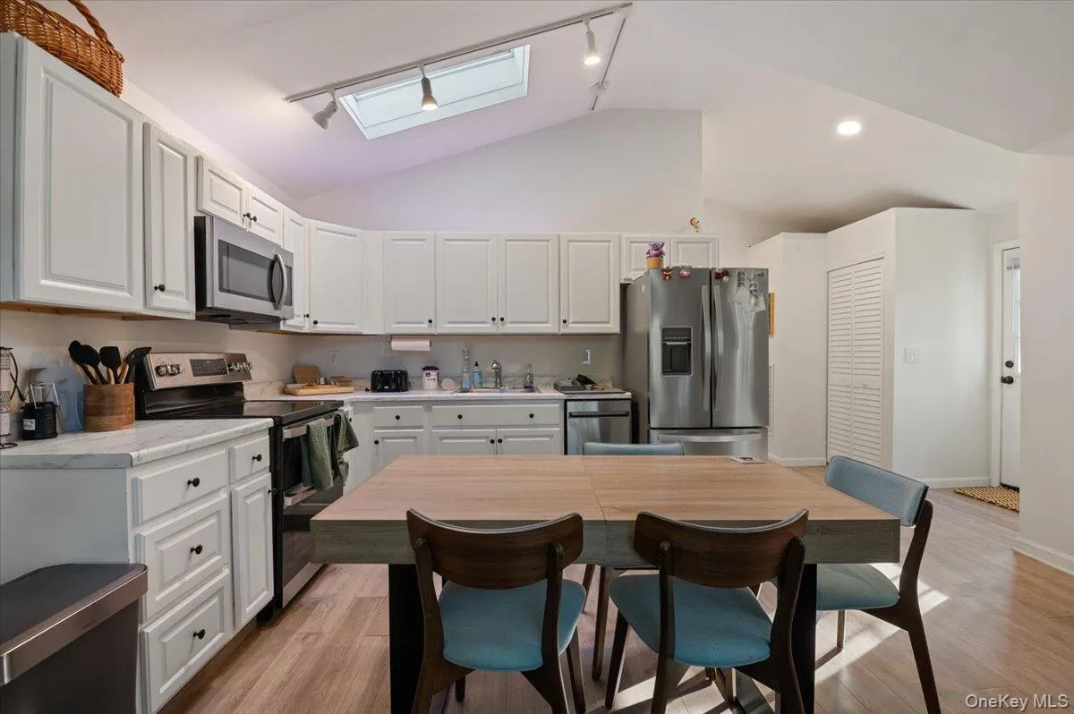 30 Ormond Avenue, Brookhaven, NY, 2 Bedrooms Bedrooms, 4 Rooms Rooms,1 BathroomBathrooms,Residential,For Rent,Ormond,0,1060785 30 Ormond Avenue, Brookhaven, NY, 2 Bedrooms Bedrooms, 4 Rooms Rooms,1 BathroomBathrooms,Residential,For Rent,Ormond,0,1060785