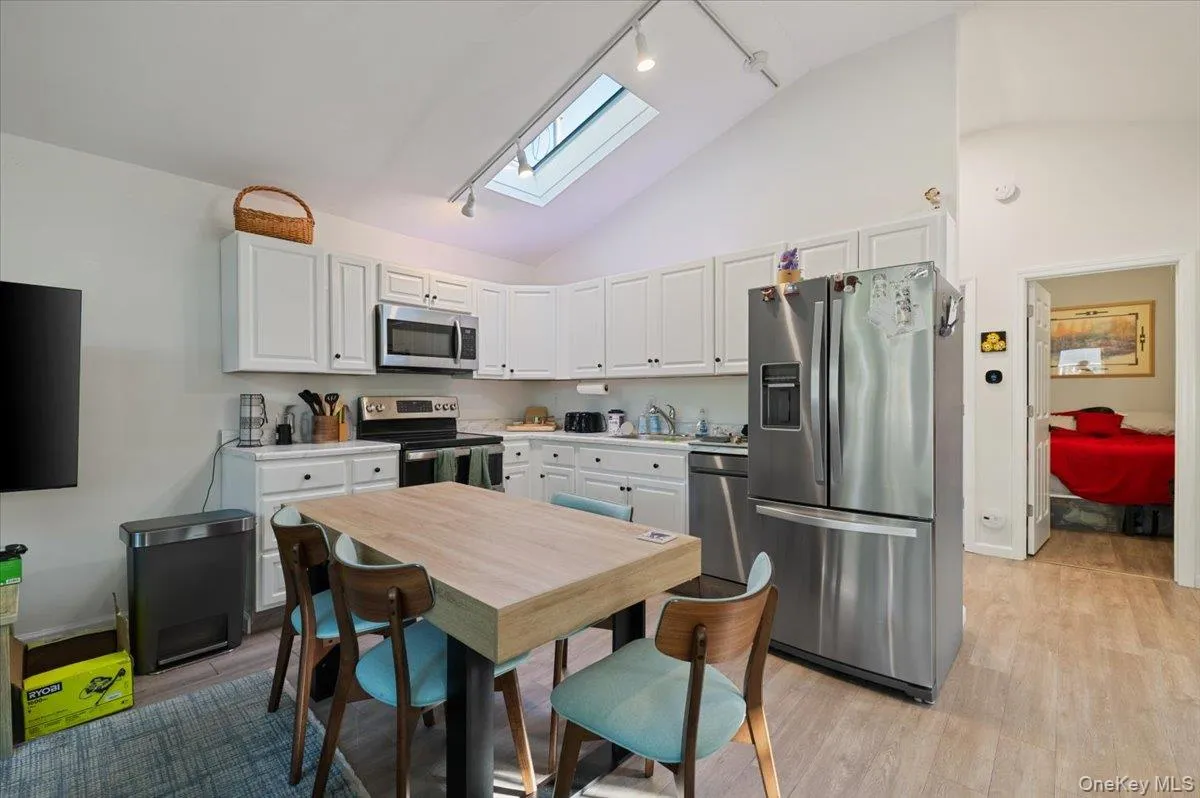 30 Ormond Avenue, Brookhaven, NY, 2 Bedrooms Bedrooms, 4 Rooms Rooms,1 BathroomBathrooms,Residential,For Rent,Ormond,0,1060785 30 Ormond Avenue, Brookhaven, NY, 2 Bedrooms Bedrooms, 4 Rooms Rooms,1 BathroomBathrooms,Residential,For Rent,Ormond,0,1060785