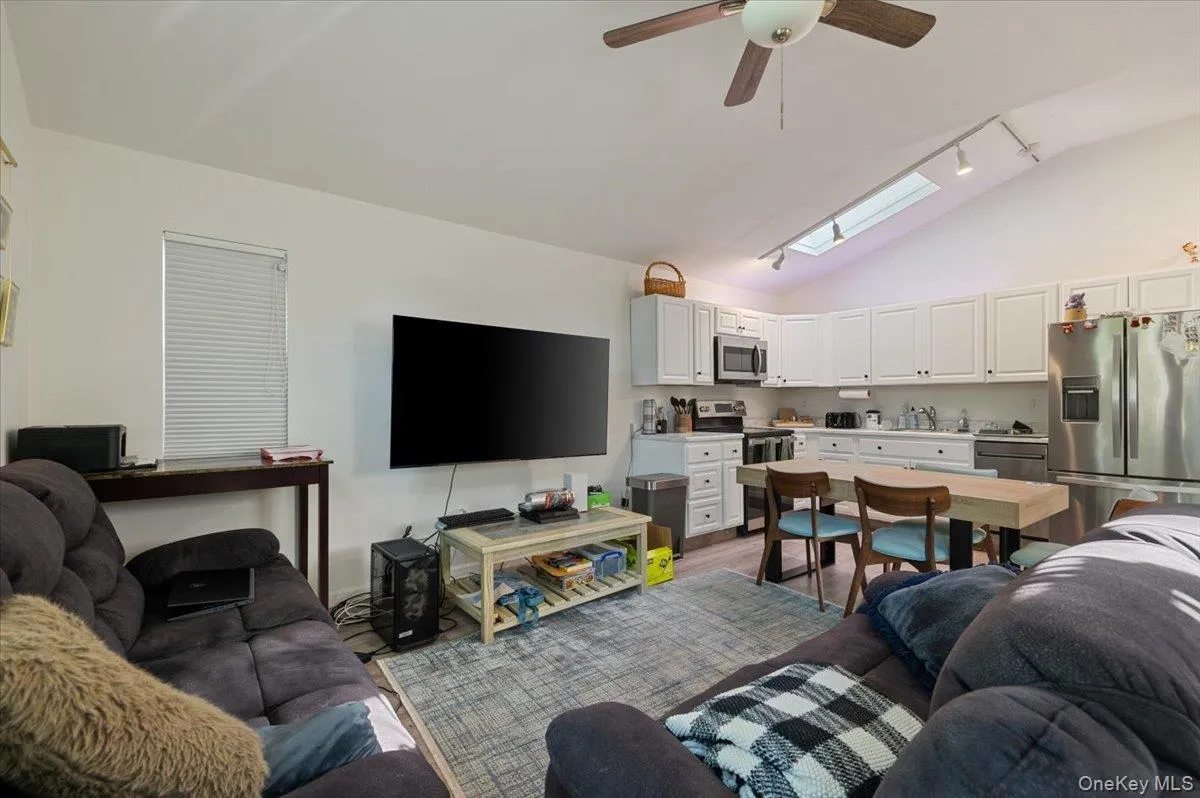 30 Ormond Avenue, Brookhaven, NY, 2 Bedrooms Bedrooms, 4 Rooms Rooms,1 BathroomBathrooms,Residential,For Rent,Ormond,0,1060785 30 Ormond Avenue, Brookhaven, NY, 2 Bedrooms Bedrooms, 4 Rooms Rooms,1 BathroomBathrooms,Residential,For Rent,Ormond,0,1060785