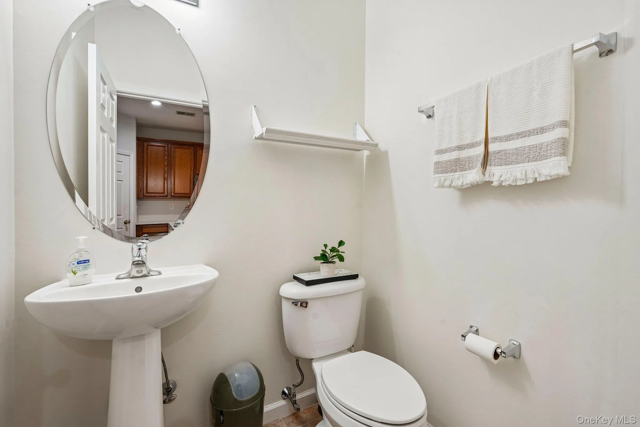 1/2 bath on 2nd floor 1/2 bath on 2nd floor