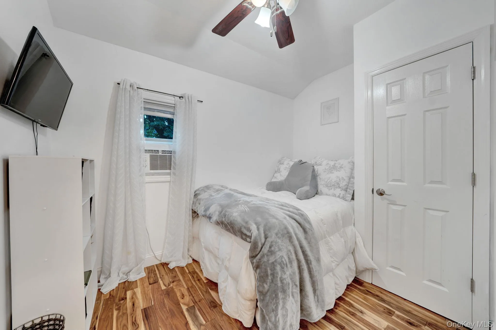629 East Drive, Babylon, NY, 3 Bedrooms Bedrooms, 6 Rooms Rooms,1 BathroomBathrooms,Residential,For Rent,East,0,1060790 629 East Drive, Babylon, NY, 3 Bedrooms Bedrooms, 6 Rooms Rooms,1 BathroomBathrooms,Residential,For Rent,East,0,1060790
