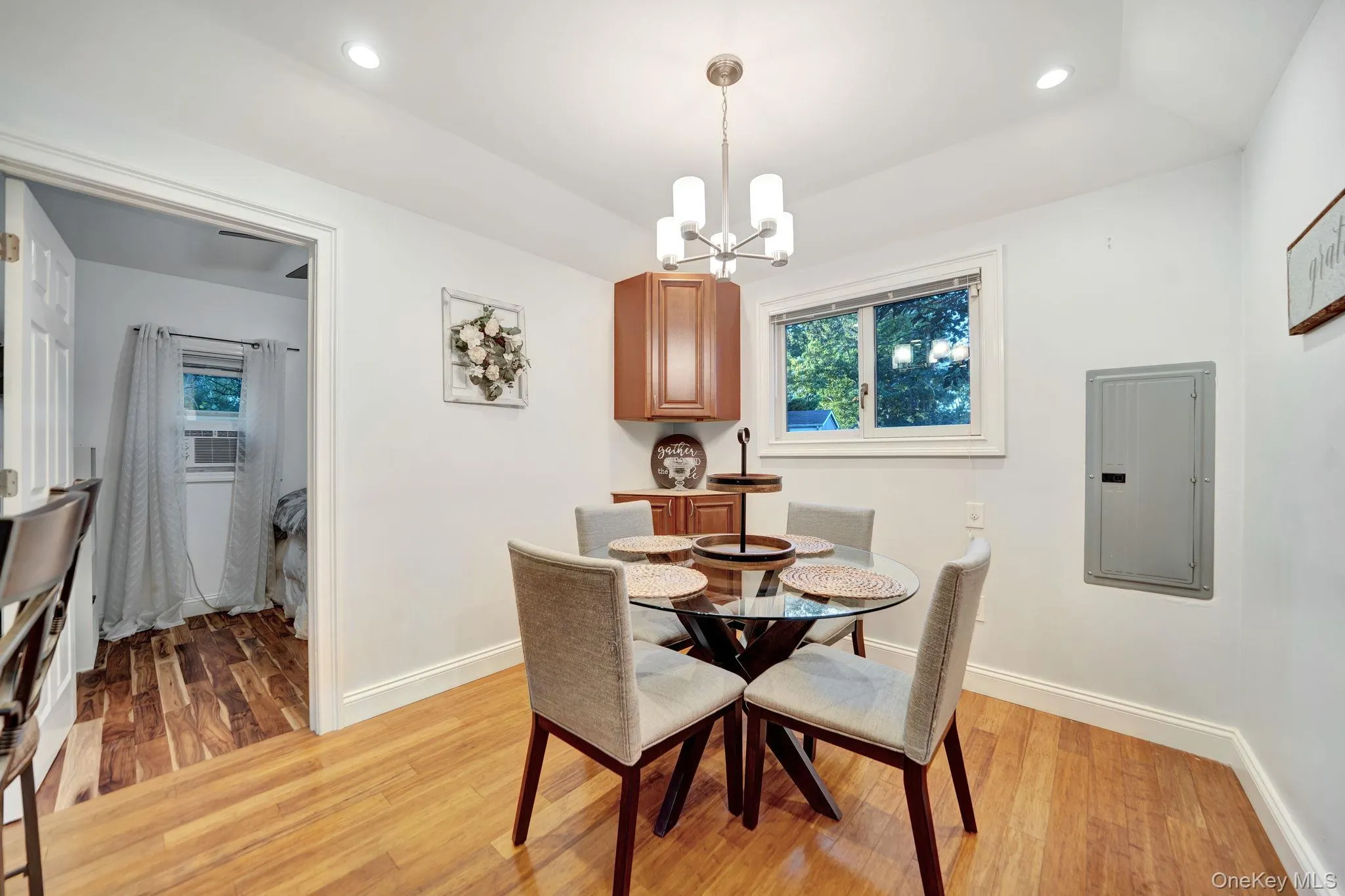 629 East Drive, Babylon, NY, 3 Bedrooms Bedrooms, 6 Rooms Rooms,1 BathroomBathrooms,Residential,For Rent,East,0,1060790 629 East Drive, Babylon, NY, 3 Bedrooms Bedrooms, 6 Rooms Rooms,1 BathroomBathrooms,Residential,For Rent,East,0,1060790