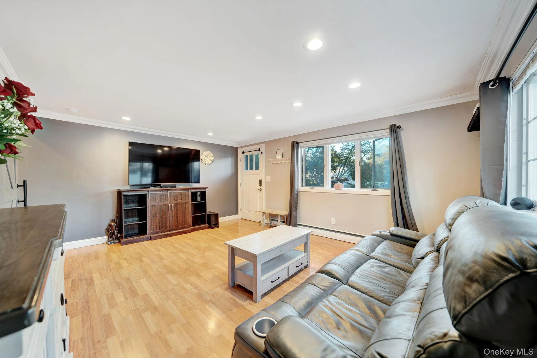 629 East Drive, Babylon, NY, 3 Bedrooms Bedrooms, 6 Rooms Rooms,1 BathroomBathrooms,Residential,For Rent,East,0,1060790 629 East Drive, Babylon, NY, 3 Bedrooms Bedrooms, 6 Rooms Rooms,1 BathroomBathrooms,Residential,For Rent,East,0,1060790