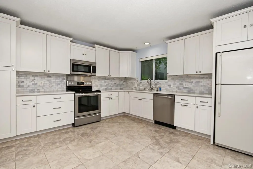 Kitchen has stainless appliances Kitchen has stainless appliances