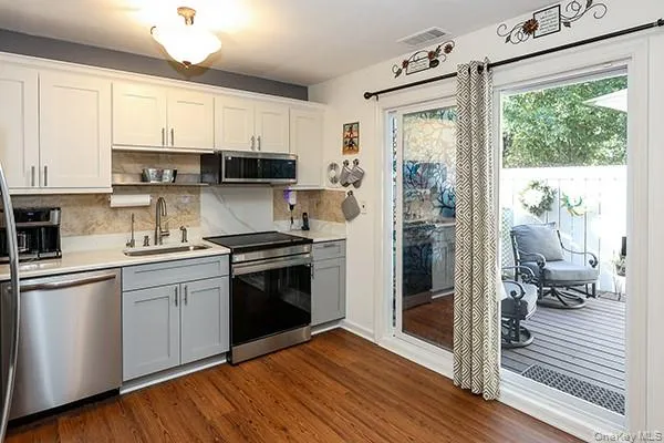 133 Fieldstone Court, Brookhaven, NY, 2 Bedrooms Bedrooms, 5 Rooms Rooms,1 BathroomBathrooms,Residential,For Rent,Fieldstone,0,1060799 133 Fieldstone Court, Brookhaven, NY, 2 Bedrooms Bedrooms, 5 Rooms Rooms,1 BathroomBathrooms,Residential,For Rent,Fieldstone,0,1060799