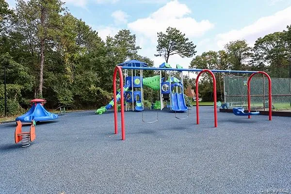 133 Fieldstone Court, Brookhaven, NY, 2 Bedrooms Bedrooms, 5 Rooms Rooms,1 BathroomBathrooms,Residential,For Rent,Fieldstone,0,1060799 133 Fieldstone Court, Brookhaven, NY, 2 Bedrooms Bedrooms, 5 Rooms Rooms,1 BathroomBathrooms,Residential,For Rent,Fieldstone,0,1060799