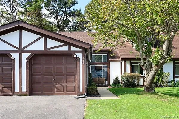 133 Fieldstone Court, Brookhaven, NY, 2 Bedrooms Bedrooms, 5 Rooms Rooms,1 BathroomBathrooms,Residential,For Rent,Fieldstone,0,1060799 133 Fieldstone Court, Brookhaven, NY, 2 Bedrooms Bedrooms, 5 Rooms Rooms,1 BathroomBathrooms,Residential,For Rent,Fieldstone,0,1060799