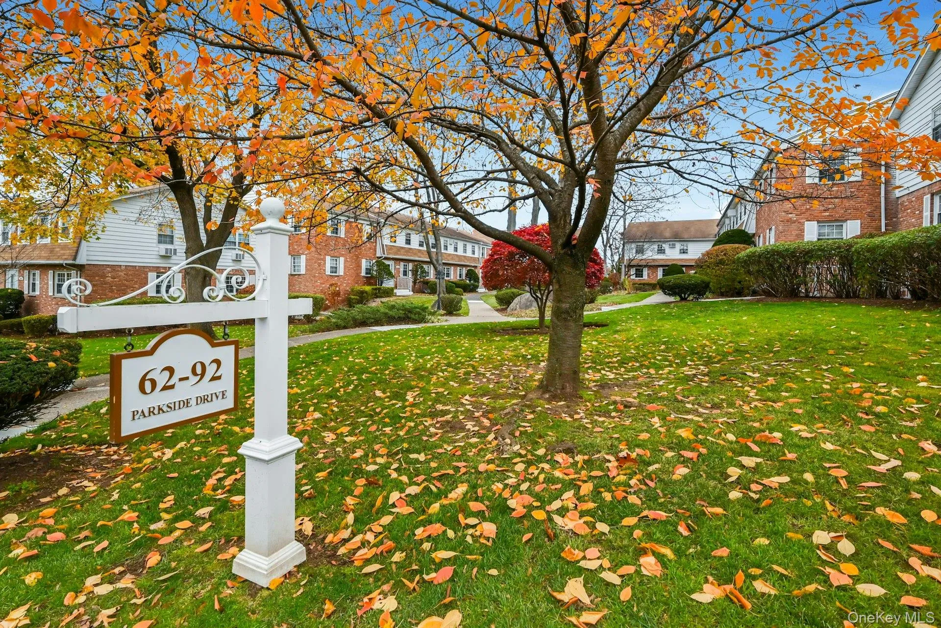 View of home's community featuring a residential view and a yard View of home's community featuring a residential view and a yard