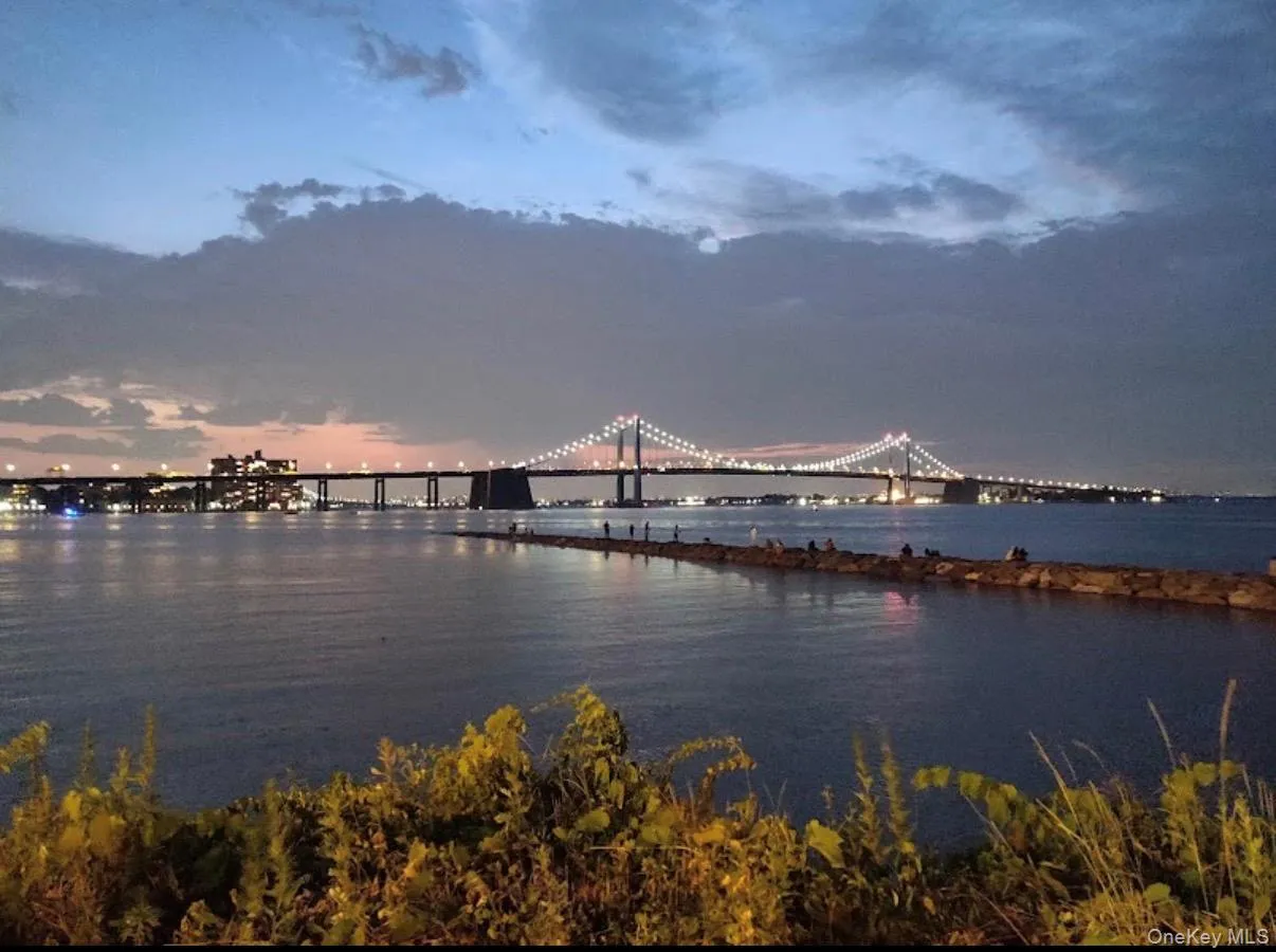 13-11 209th Street, New York, NY, 3 Bedrooms Bedrooms, 9 Rooms Rooms,2 BathroomsBathrooms,Residential,For Rent,209th,0,1060827 13-11 209th Street, New York, NY, 3 Bedrooms Bedrooms, 9 Rooms Rooms,2 BathroomsBathrooms,Residential,For Rent,209th,0,1060827