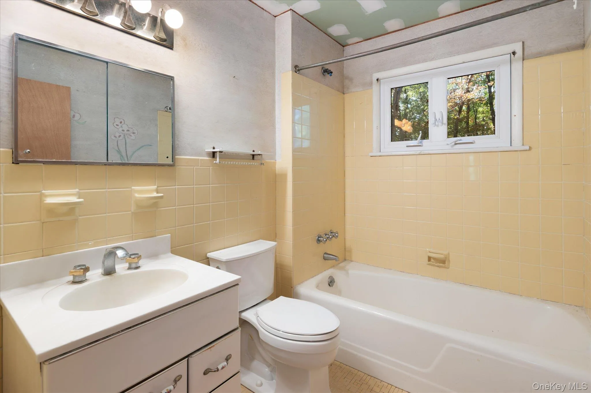 Main level full bath Main level full bath