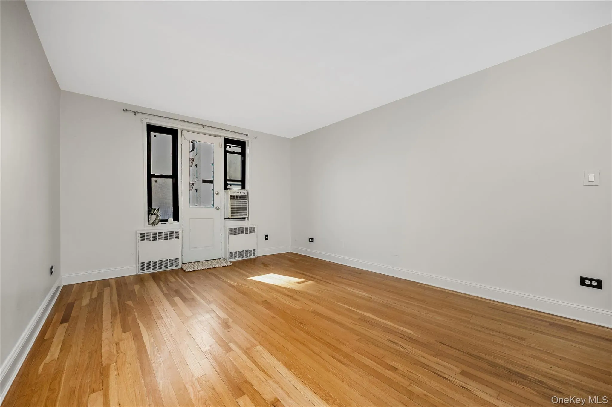 150-11 72nd Road, New York, NY, 2 Bedrooms Bedrooms, 5 Rooms Rooms,1 BathroomBathrooms,Residential,For Rent,72nd,0,1060832 150-11 72nd Road, New York, NY, 2 Bedrooms Bedrooms, 5 Rooms Rooms,1 BathroomBathrooms,Residential,For Rent,72nd,0,1060832