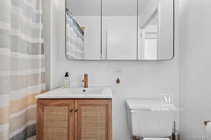 474 48th Avenue, New York, NY, 2 Bedroom Bedrooms, 4 Room Rooms,1 BathroomBathrooms,Residential Lease,For Rent,48th,0,1060835 474 48th Avenue, New York, NY, 2 Bedroom Bedrooms, 4 Room Rooms,1 BathroomBathrooms,Residential Lease,For Rent,48th,0,1060835