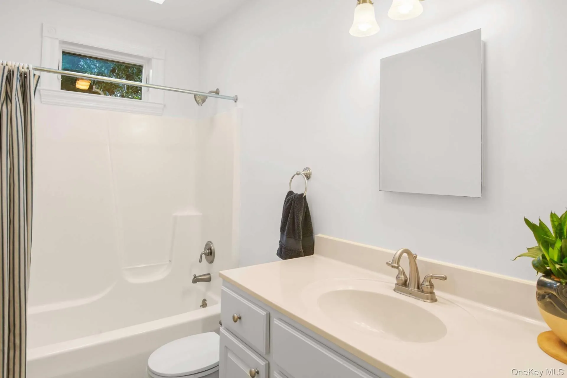 235 Norfolk Drive, East Hampton, NY, 4 Bedrooms Bedrooms, 7 Rooms Rooms,3 BathroomsBathrooms,Residential,For Rent,Norfolk,0,1060863 235 Norfolk Drive, East Hampton, NY, 4 Bedrooms Bedrooms, 7 Rooms Rooms,3 BathroomsBathrooms,Residential,For Rent,Norfolk,0,1060863