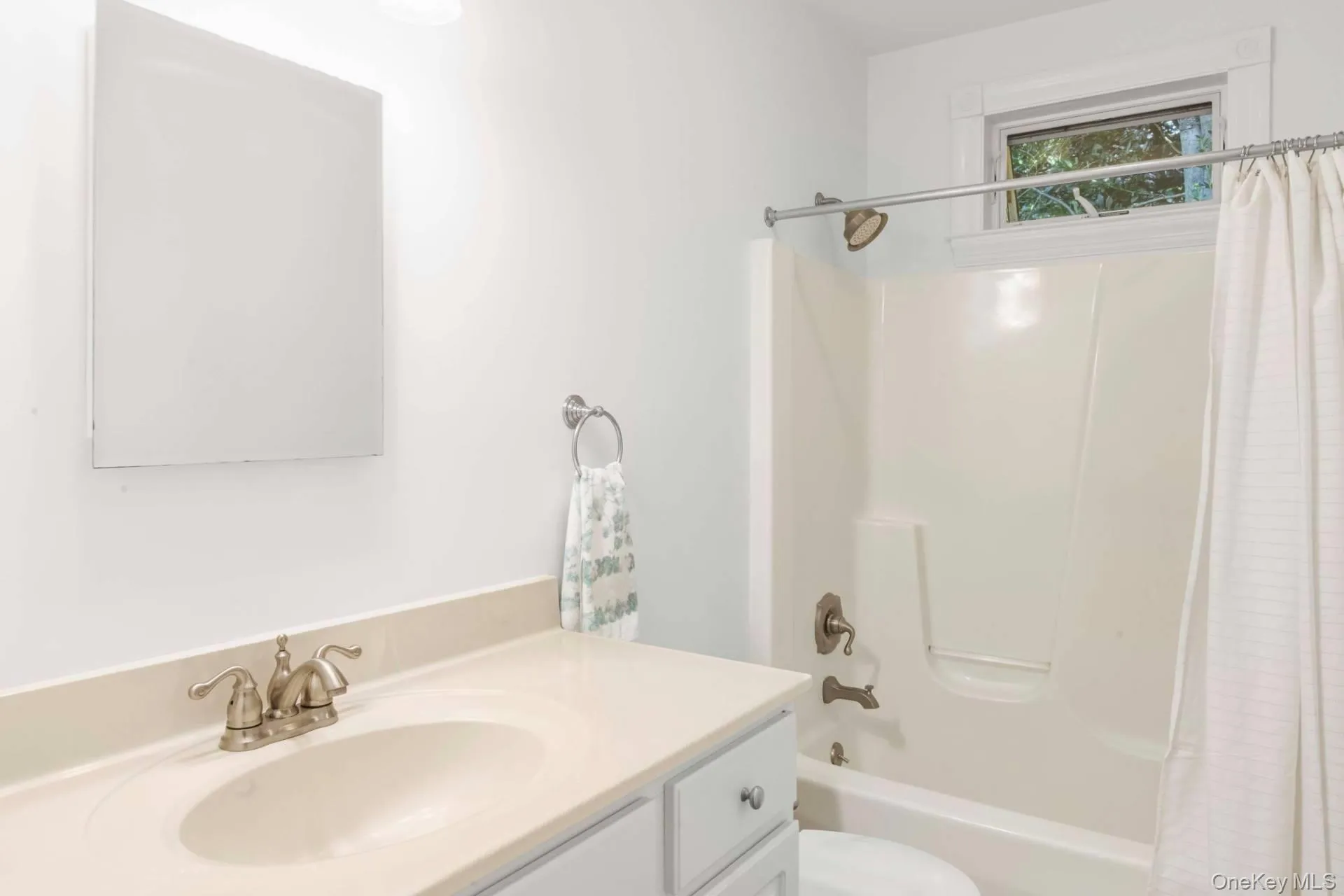 235 Norfolk Drive, East Hampton, NY, 4 Bedrooms Bedrooms, 7 Rooms Rooms,3 BathroomsBathrooms,Residential,For Rent,Norfolk,0,1060863 235 Norfolk Drive, East Hampton, NY, 4 Bedrooms Bedrooms, 7 Rooms Rooms,3 BathroomsBathrooms,Residential,For Rent,Norfolk,0,1060863