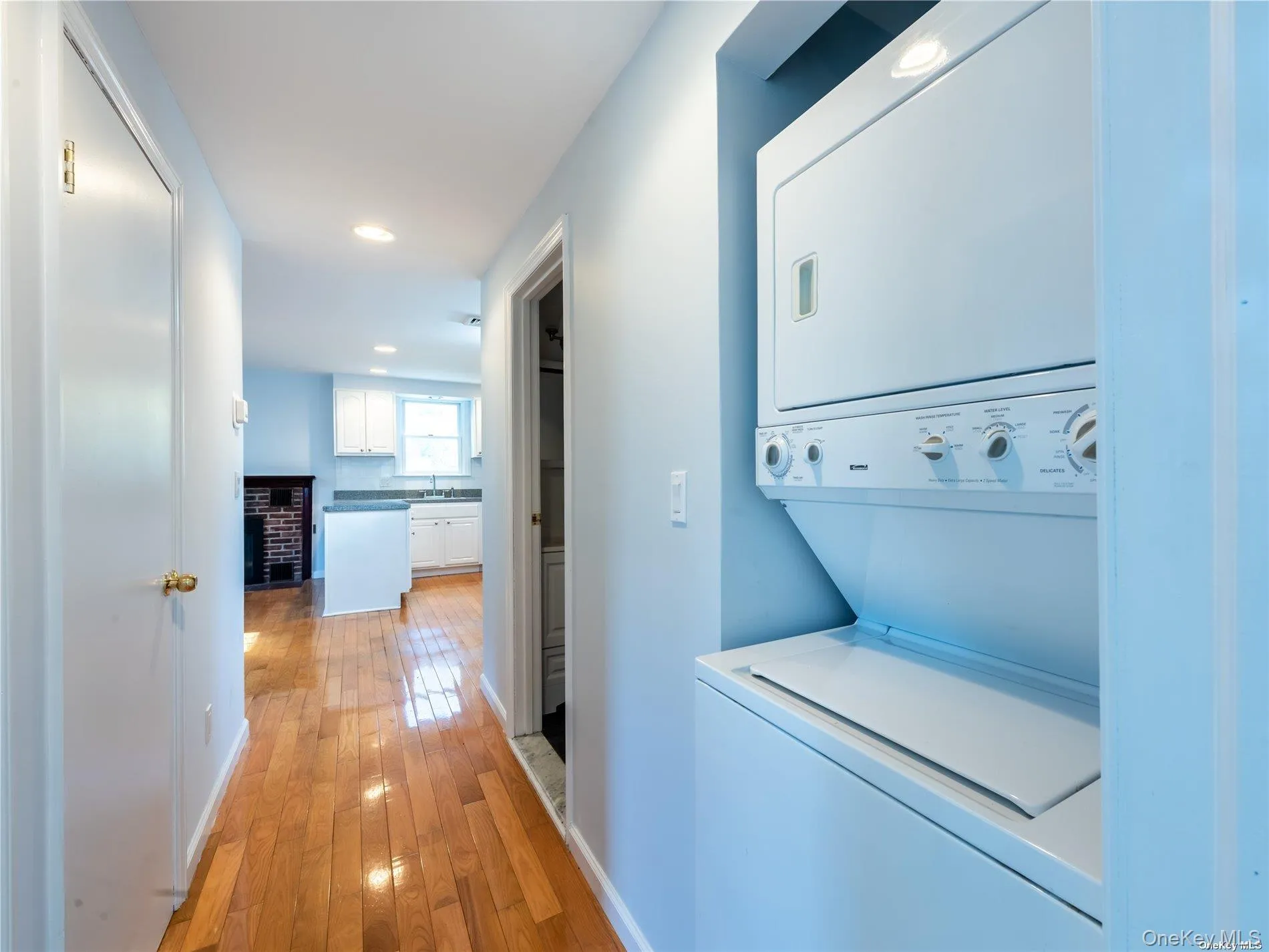 18 Third Avenue, North Hempstead, NY, 2 Bedroom Bedrooms, 3 Room Rooms,1 BathroomBathrooms,Residential Lease,For Rent,Third,0,1060875 18 Third Avenue, North Hempstead, NY, 2 Bedroom Bedrooms, 3 Room Rooms,1 BathroomBathrooms,Residential Lease,For Rent,Third,0,1060875