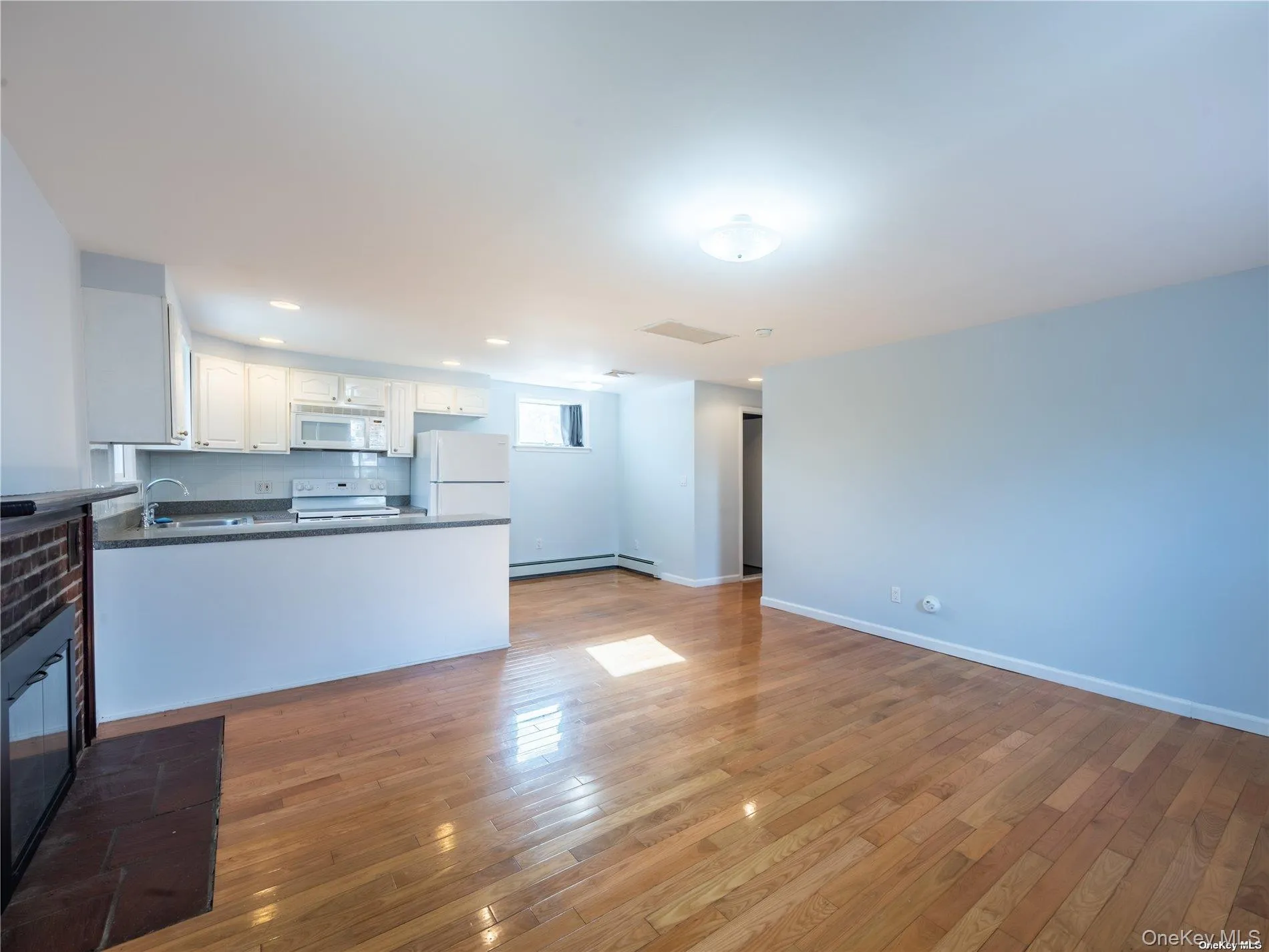 18 Third Avenue, North Hempstead, NY, 2 Bedroom Bedrooms, 3 Room Rooms,1 BathroomBathrooms,Residential Lease,For Rent,Third,0,1060875 18 Third Avenue, North Hempstead, NY, 2 Bedroom Bedrooms, 3 Room Rooms,1 BathroomBathrooms,Residential Lease,For Rent,Third,0,1060875
