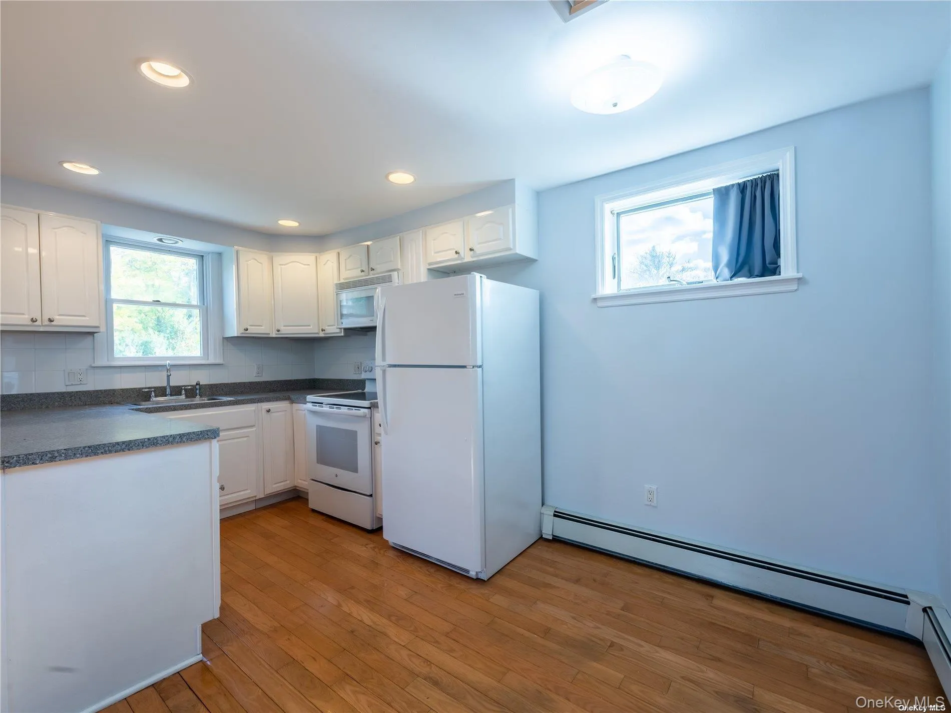 18 Third Avenue, North Hempstead, NY, 2 Bedroom Bedrooms, 3 Room Rooms,1 BathroomBathrooms,Residential Lease,For Rent,Third,0,1060875 18 Third Avenue, North Hempstead, NY, 2 Bedroom Bedrooms, 3 Room Rooms,1 BathroomBathrooms,Residential Lease,For Rent,Third,0,1060875