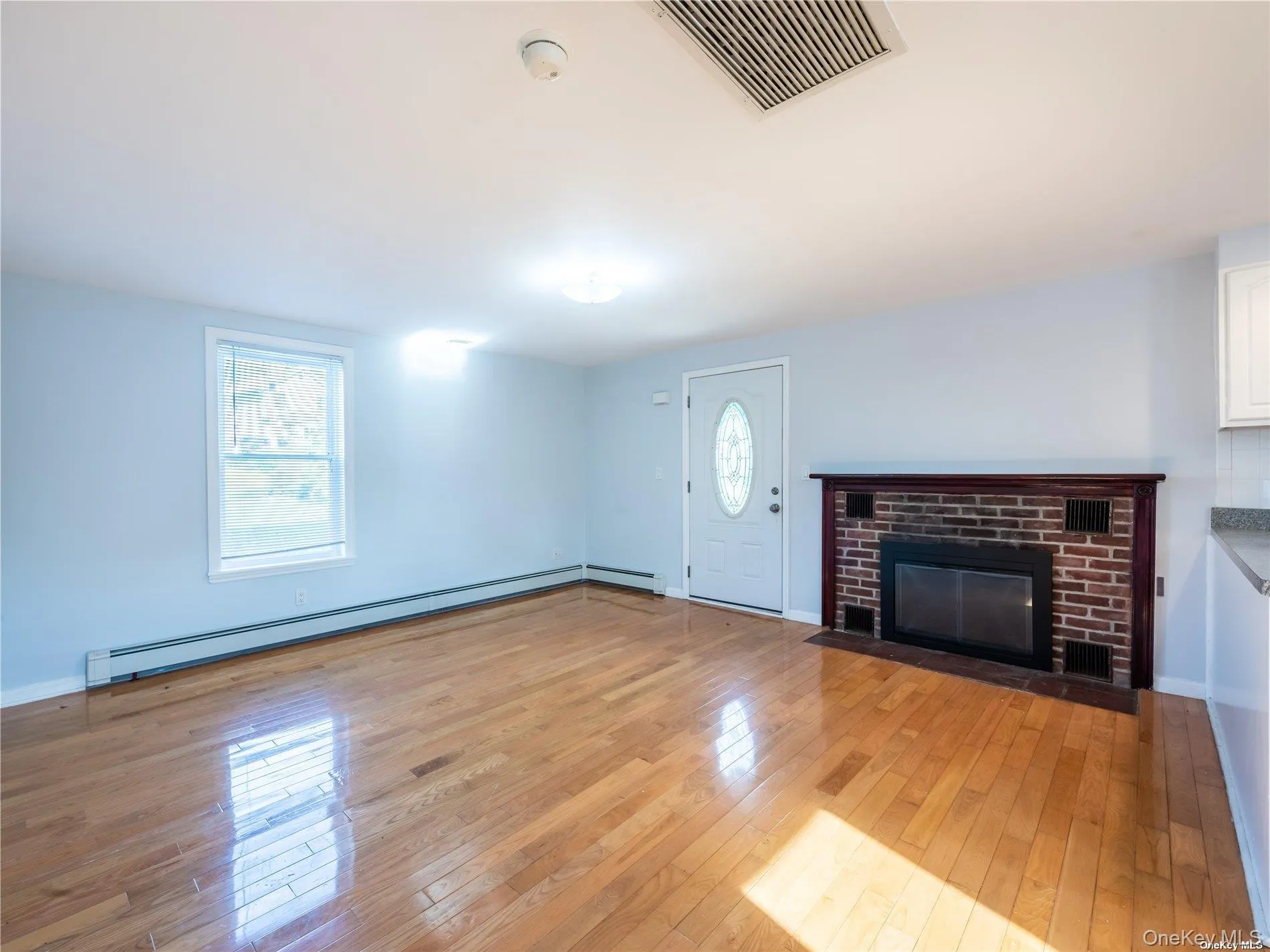 18 Third Avenue, North Hempstead, NY, 2 Bedroom Bedrooms, 3 Room Rooms,1 BathroomBathrooms,Residential Lease,For Rent,Third,0,1060875 18 Third Avenue, North Hempstead, NY, 2 Bedroom Bedrooms, 3 Room Rooms,1 BathroomBathrooms,Residential Lease,For Rent,Third,0,1060875