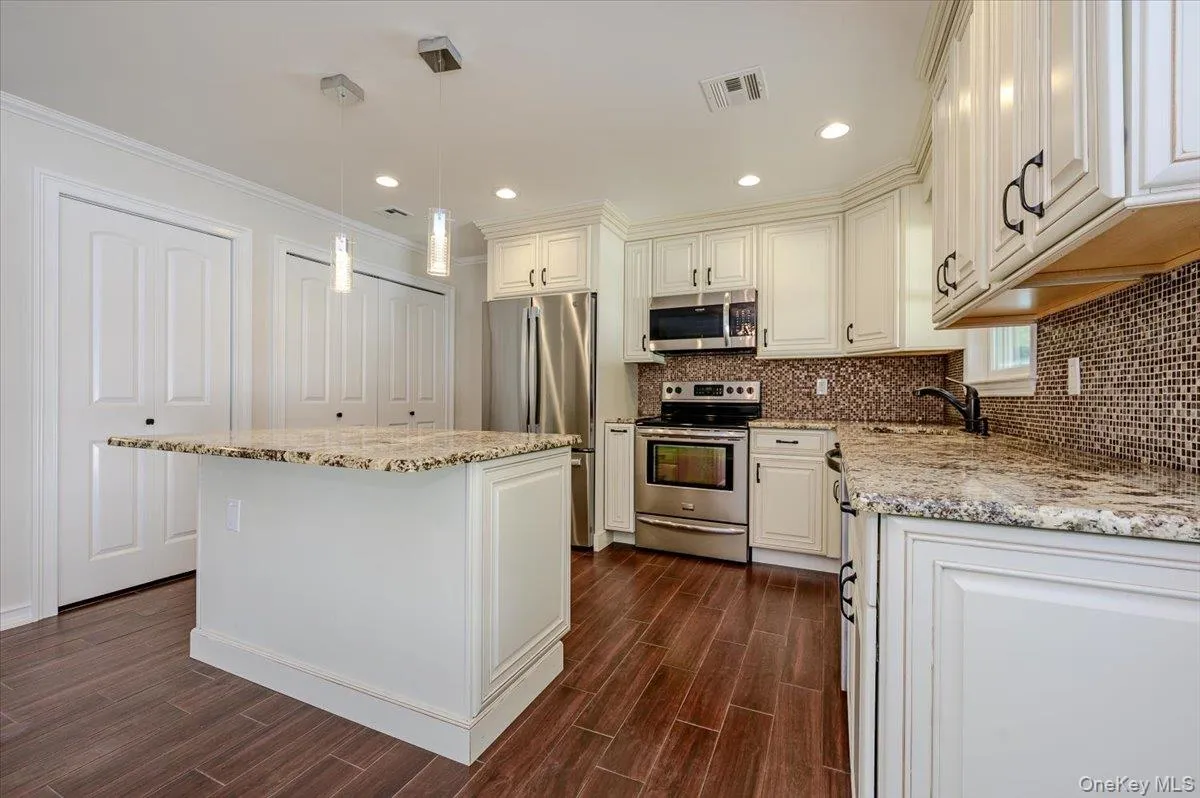 146 Saint Marks Place, Oyster Bay, NY, 3 Bedroom Bedrooms, 7 Room Rooms,1 BathroomBathrooms,Residential Lease,For Rent,Saint Marks,0,1060876 146 Saint Marks Place, Oyster Bay, NY, 3 Bedroom Bedrooms, 7 Room Rooms,1 BathroomBathrooms,Residential Lease,For Rent,Saint Marks,0,1060876