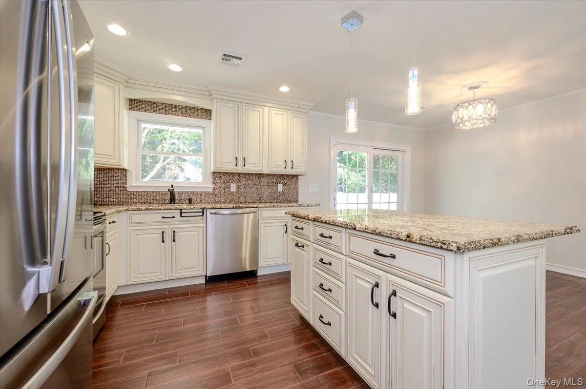 146 Saint Marks Place, Oyster Bay, NY, 3 Bedroom Bedrooms, 7 Room Rooms,1 BathroomBathrooms,Residential Lease,For Rent,Saint Marks,0,1060876 146 Saint Marks Place, Oyster Bay, NY, 3 Bedroom Bedrooms, 7 Room Rooms,1 BathroomBathrooms,Residential Lease,For Rent,Saint Marks,0,1060876