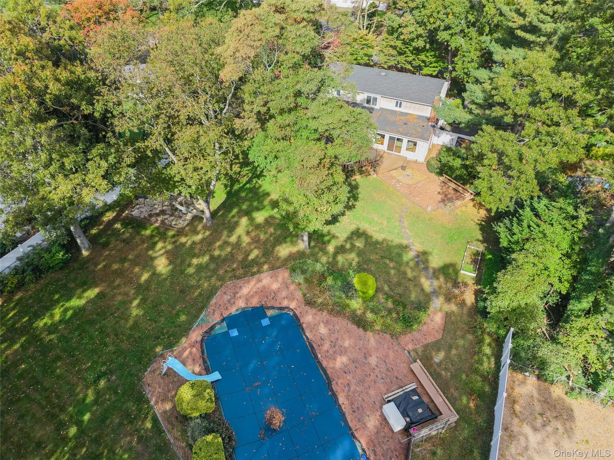 .77 acre lot with in ground pool / composite deck .77 acre lot with in ground pool / composite deck