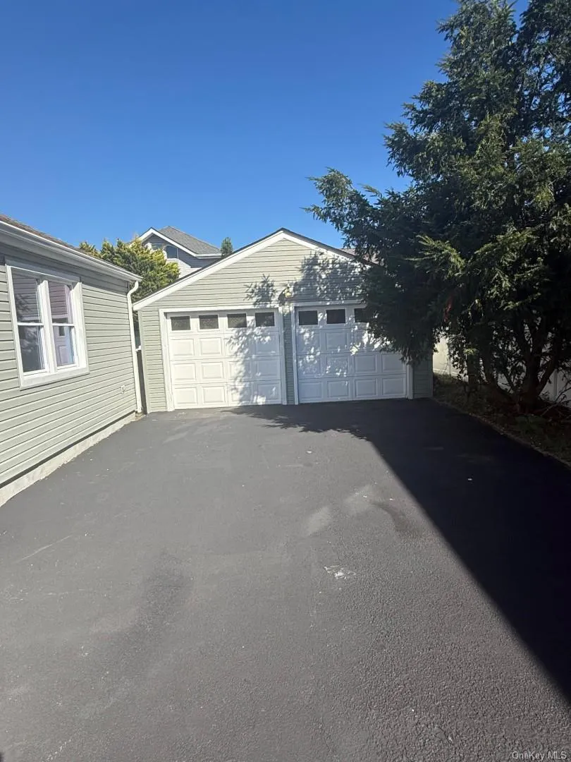 51 Tameling Avenue, Babylon, NY, 5 Bedrooms Bedrooms, 11 Rooms Rooms,2 BathroomsBathrooms,Residential,For Rent,Tameling,0,1060910 51 Tameling Avenue, Babylon, NY, 5 Bedrooms Bedrooms, 11 Rooms Rooms,2 BathroomsBathrooms,Residential,For Rent,Tameling,0,1060910