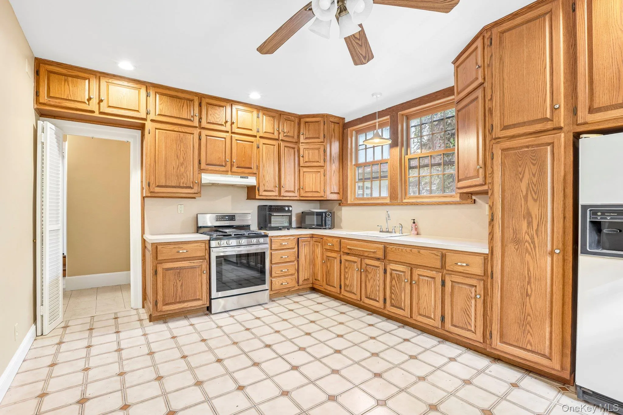 131 Esplanade, Mount Vernon, NY, 6 Bedrooms Bedrooms, 12 Rooms Rooms,5 BathroomsBathrooms,Residential,For Rent,Esplanade,0,1060917 131 Esplanade, Mount Vernon, NY, 6 Bedrooms Bedrooms, 12 Rooms Rooms,5 BathroomsBathrooms,Residential,For Rent,Esplanade,0,1060917