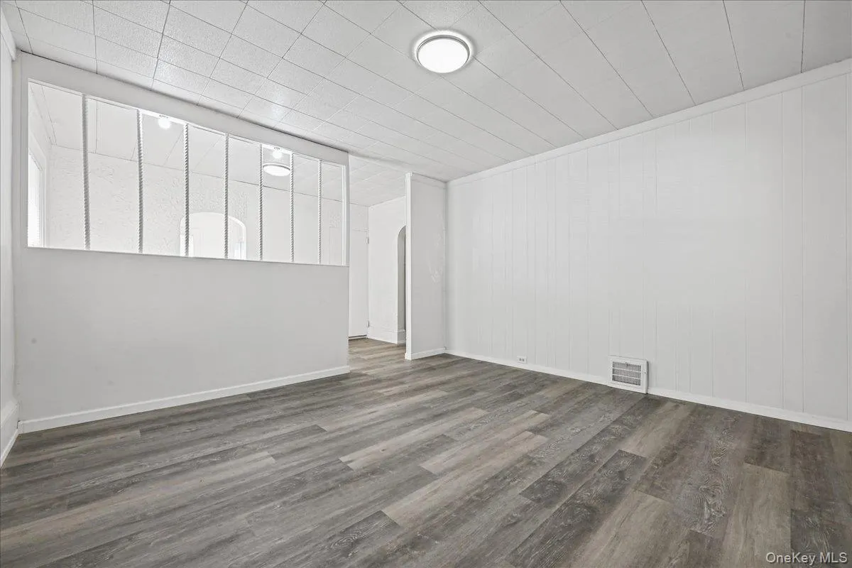 179-12 145th Road, New York, NY, 3 Bedrooms Bedrooms, 6 Rooms Rooms,2 BathroomsBathrooms,Residential,For Rent,145th,0,1060928 179-12 145th Road, New York, NY, 3 Bedrooms Bedrooms, 6 Rooms Rooms,2 BathroomsBathrooms,Residential,For Rent,145th,0,1060928