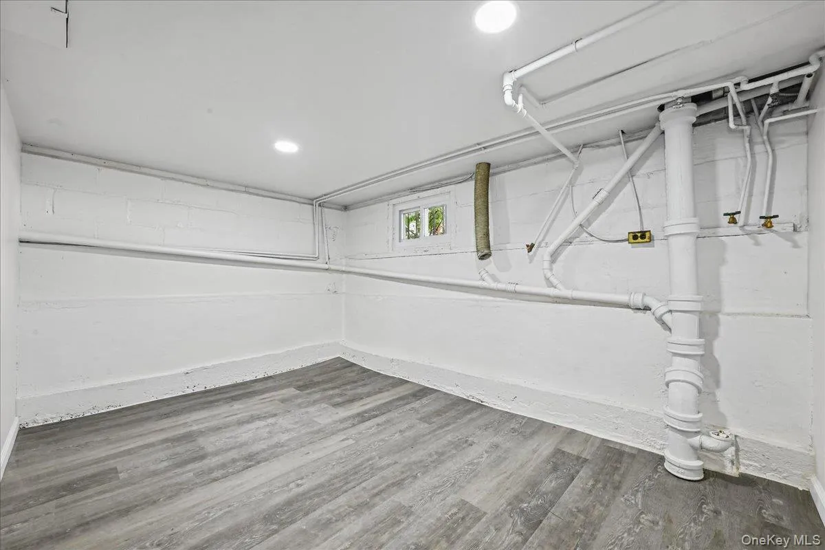 179-12 145th Road, New York, NY, 3 Bedrooms Bedrooms, 6 Rooms Rooms,2 BathroomsBathrooms,Residential,For Rent,145th,0,1060928 179-12 145th Road, New York, NY, 3 Bedrooms Bedrooms, 6 Rooms Rooms,2 BathroomsBathrooms,Residential,For Rent,145th,0,1060928