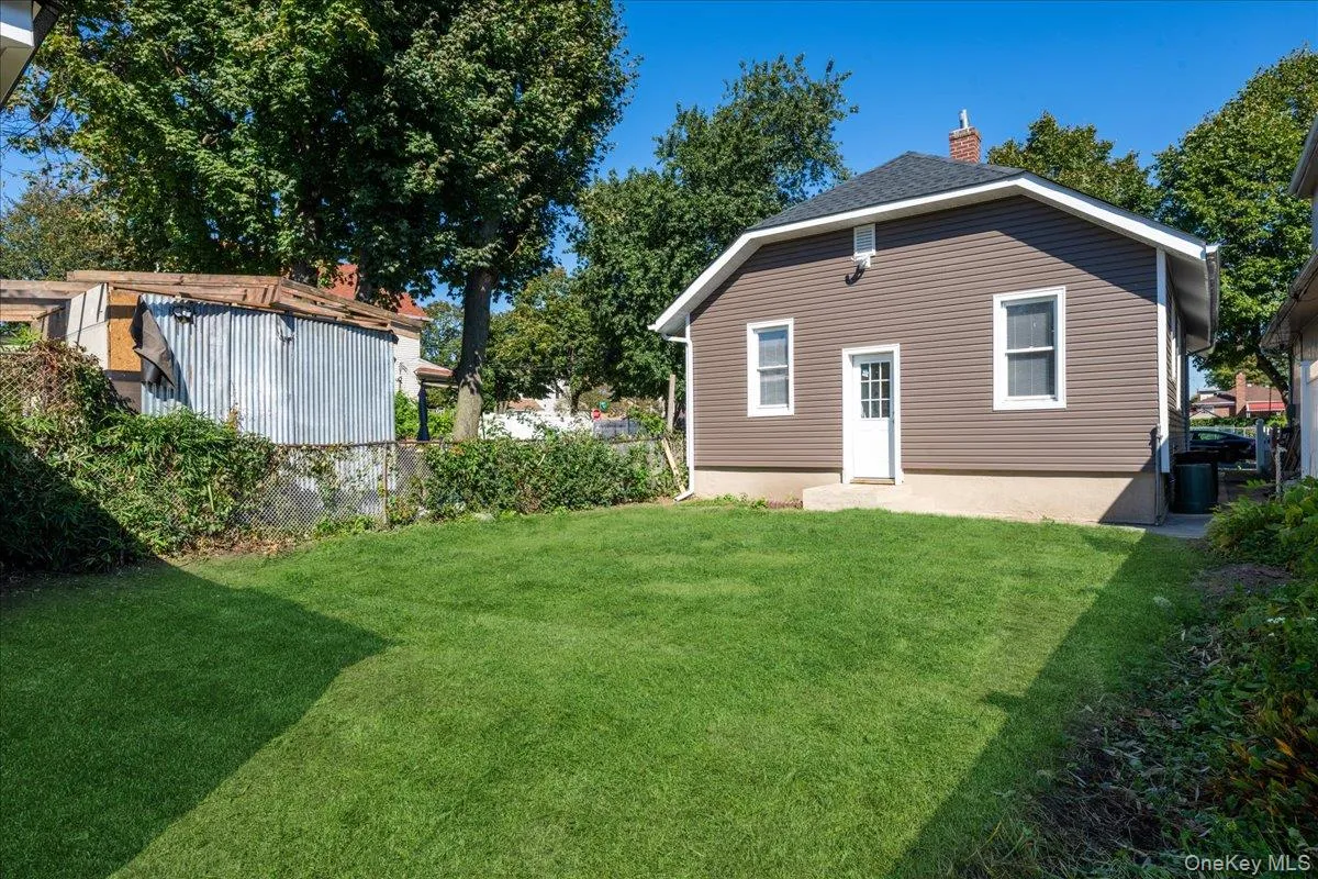 179-12 145th Road, New York, NY, 3 Bedrooms Bedrooms, 6 Rooms Rooms,2 BathroomsBathrooms,Residential,For Rent,145th,0,1060928 179-12 145th Road, New York, NY, 3 Bedrooms Bedrooms, 6 Rooms Rooms,2 BathroomsBathrooms,Residential,For Rent,145th,0,1060928