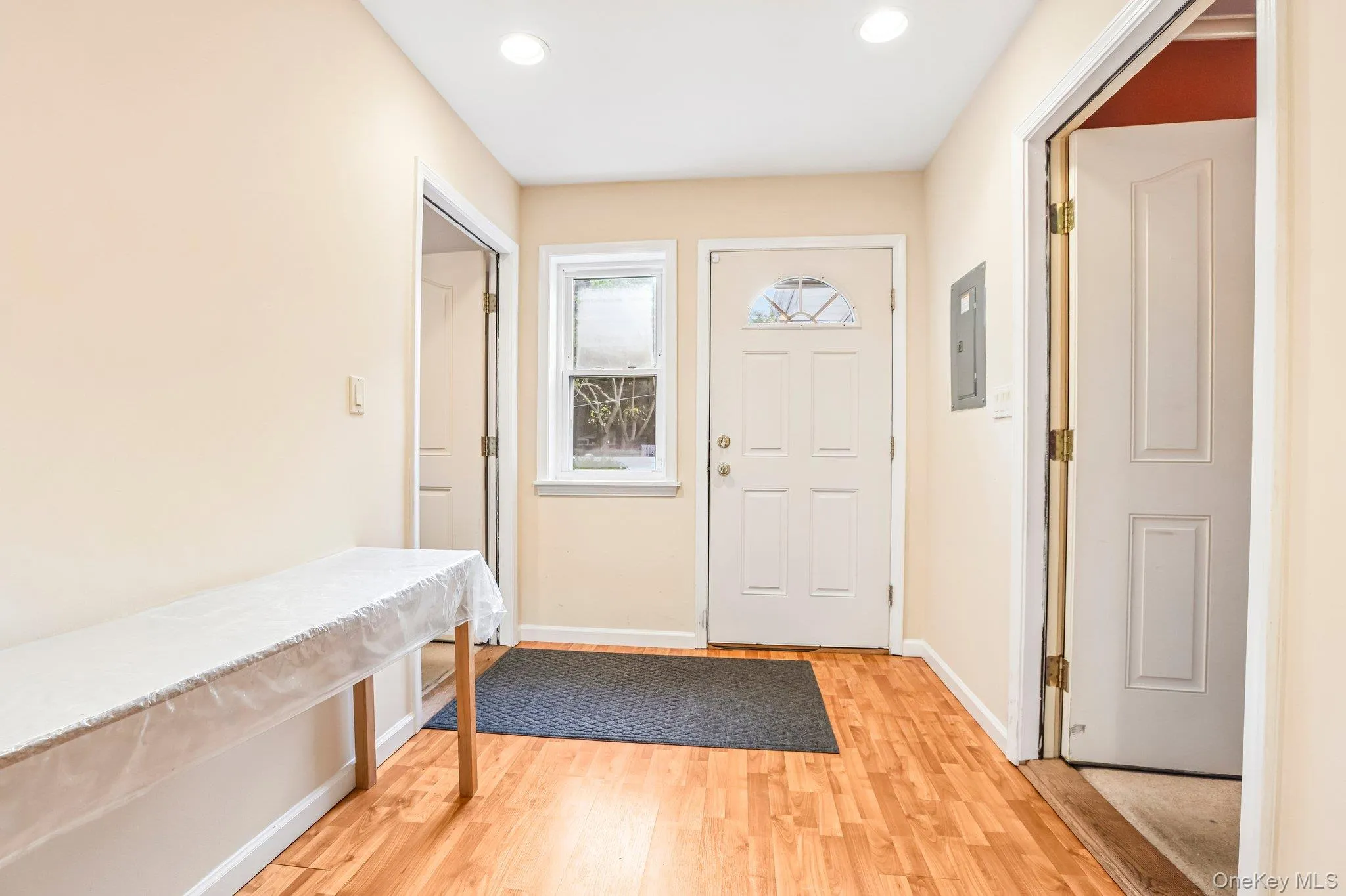 Entrance hallway into the new addition - separate entrance Entrance hallway into the new addition - separate entrance