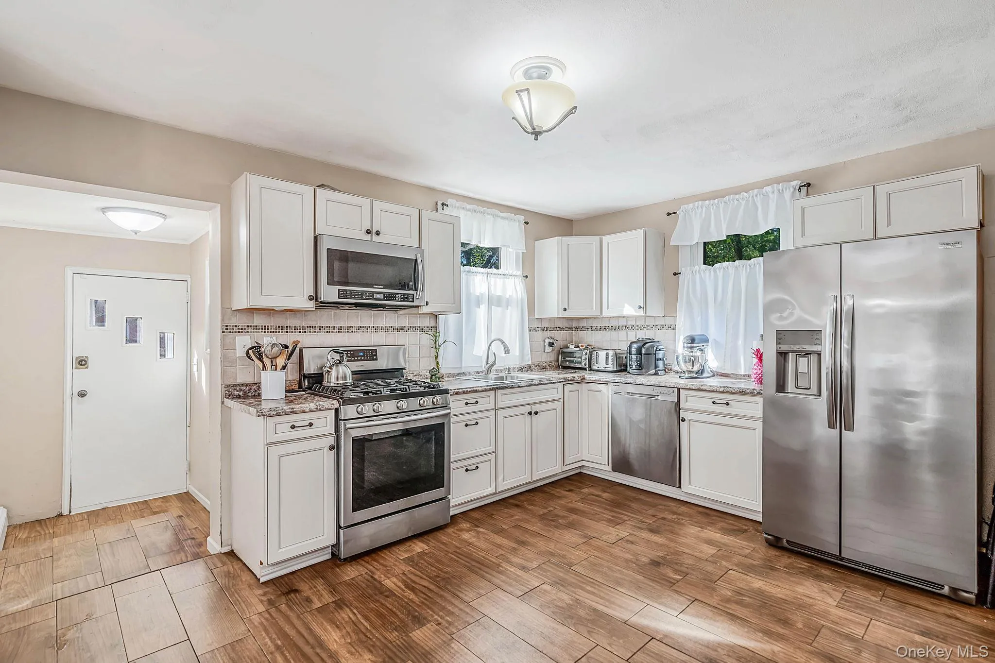 60 Evergreen Drive, Brookhaven, NY, 3 Bedrooms Bedrooms, 8 Rooms Rooms,1 BathroomBathrooms,Residential,For Rent,Evergreen,0,1060946 60 Evergreen Drive, Brookhaven, NY, 3 Bedrooms Bedrooms, 8 Rooms Rooms,1 BathroomBathrooms,Residential,For Rent,Evergreen,0,1060946