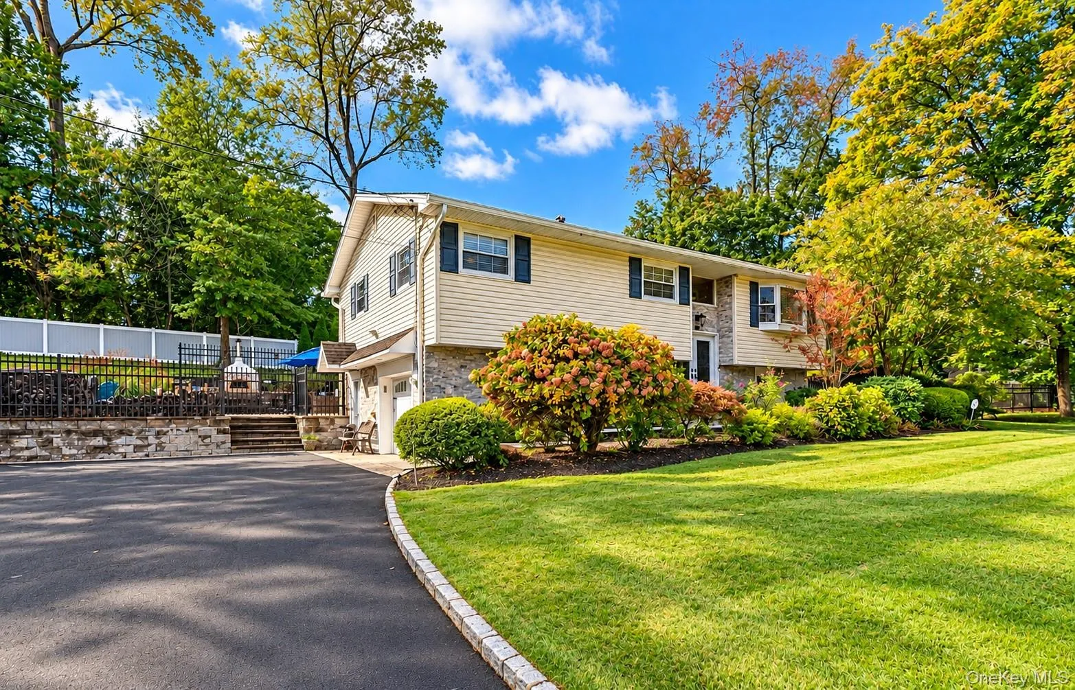 34 East Street, Clarkstown, NY, 4 Bedrooms Bedrooms, 9 Rooms Rooms,2 BathroomsBathrooms,Residential,For Rent,East,0,1060947 34 East Street, Clarkstown, NY, 4 Bedrooms Bedrooms, 9 Rooms Rooms,2 BathroomsBathrooms,Residential,For Rent,East,0,1060947