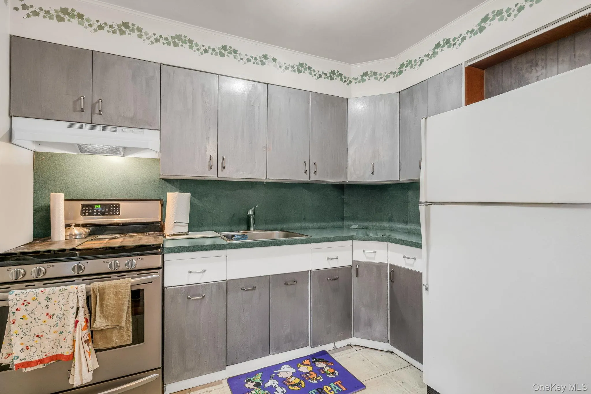 24 Chapel Place, Babylon, NY, 3 Bedrooms Bedrooms, 6 Rooms Rooms,2 BathroomsBathrooms,Residential,For Rent,Chapel,0,1060957 24 Chapel Place, Babylon, NY, 3 Bedrooms Bedrooms, 6 Rooms Rooms,2 BathroomsBathrooms,Residential,For Rent,Chapel,0,1060957