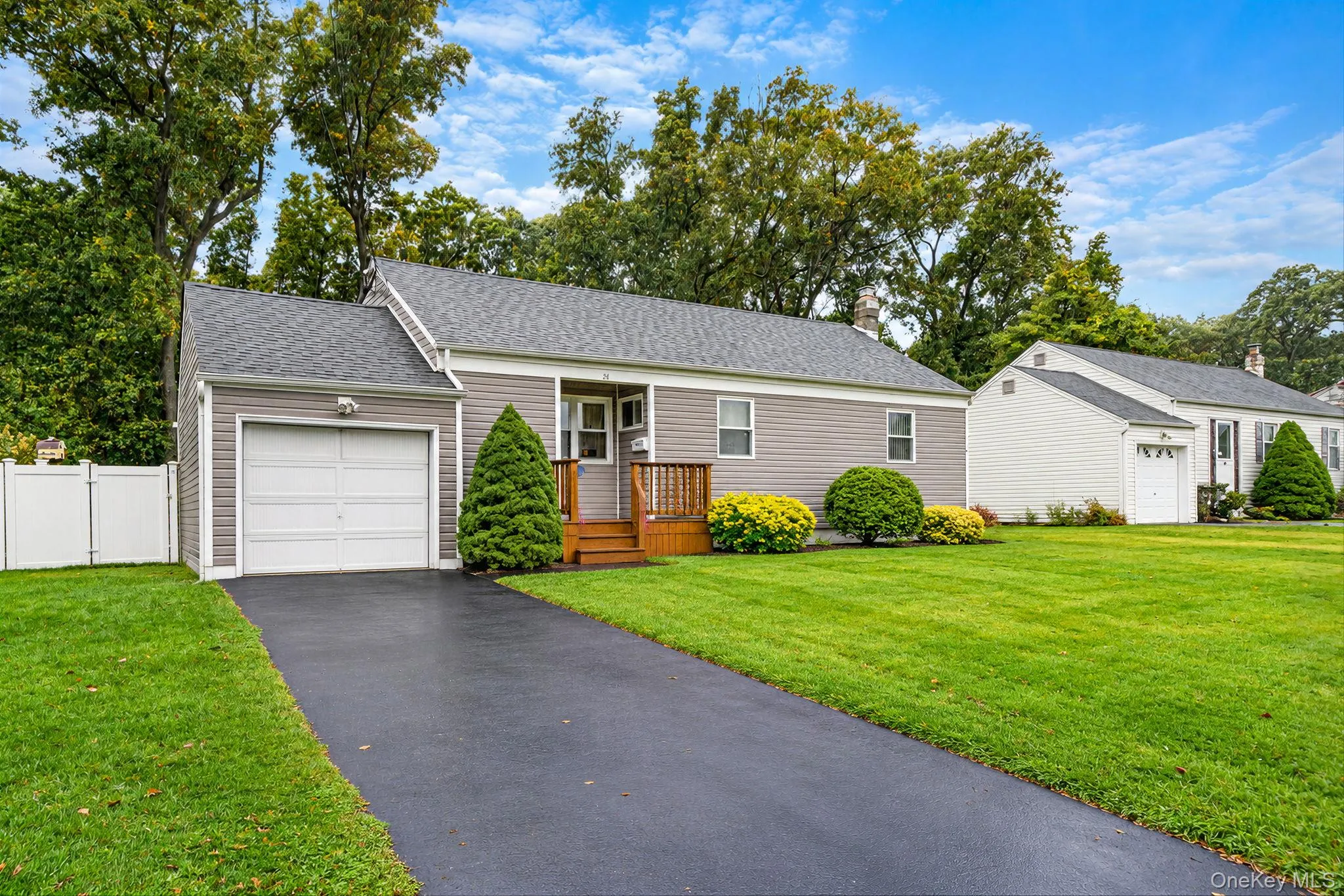 24 Chapel Place, Babylon, NY, 3 Bedrooms Bedrooms, 6 Rooms Rooms,2 BathroomsBathrooms,Residential,For Rent,Chapel,0,1060957 24 Chapel Place, Babylon, NY, 3 Bedrooms Bedrooms, 6 Rooms Rooms,2 BathroomsBathrooms,Residential,For Rent,Chapel,0,1060957