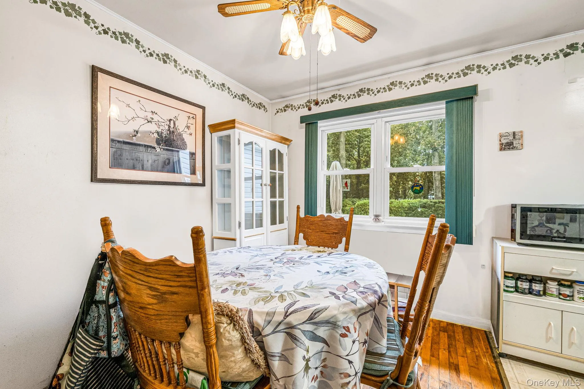 24 Chapel Place, Babylon, NY, 3 Bedrooms Bedrooms, 6 Rooms Rooms,2 BathroomsBathrooms,Residential,For Rent,Chapel,0,1060957 24 Chapel Place, Babylon, NY, 3 Bedrooms Bedrooms, 6 Rooms Rooms,2 BathroomsBathrooms,Residential,For Rent,Chapel,0,1060957