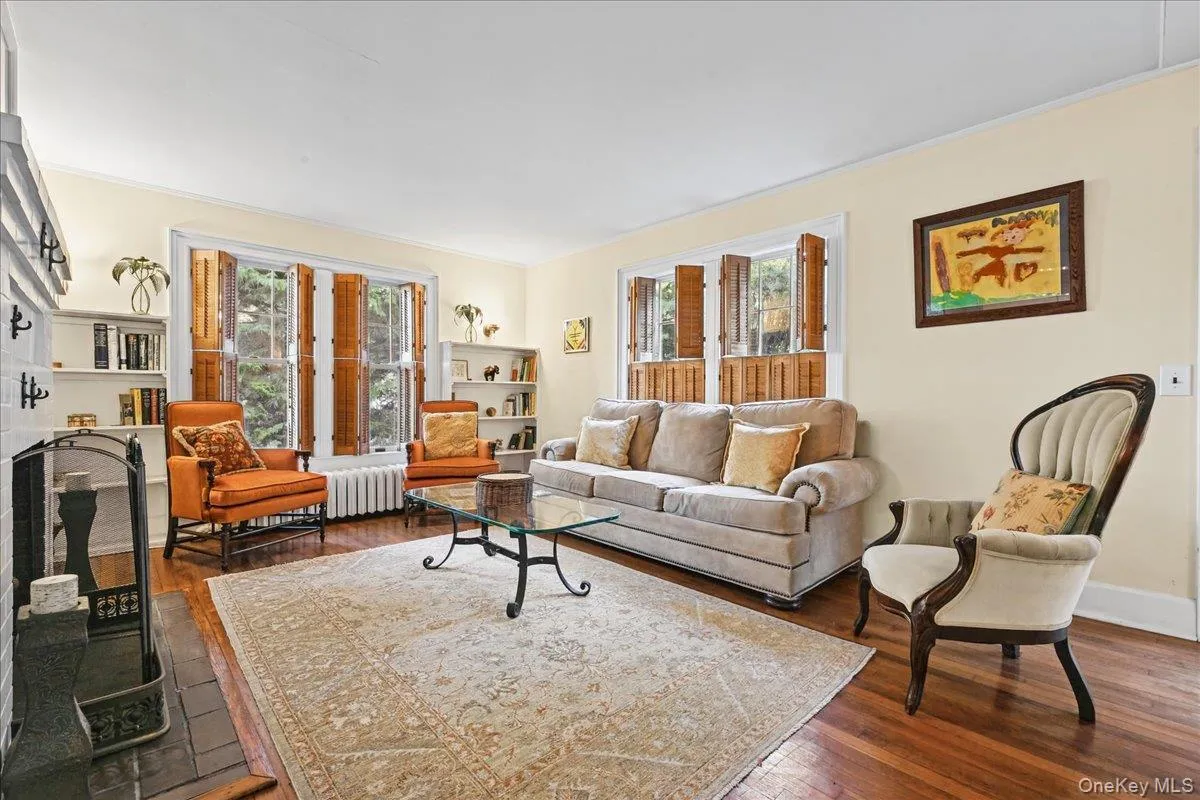 20 5th Avenue, North Hempstead, NY, 3 Bedrooms Bedrooms, 6 Rooms Rooms,2 BathroomsBathrooms,Residential,For Rent,5th,0,1060971 20 5th Avenue, North Hempstead, NY, 3 Bedrooms Bedrooms, 6 Rooms Rooms,2 BathroomsBathrooms,Residential,For Rent,5th,0,1060971