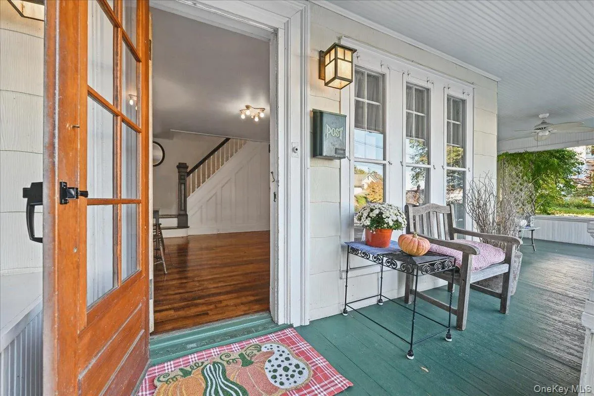 Porch/Entry Porch/Entry