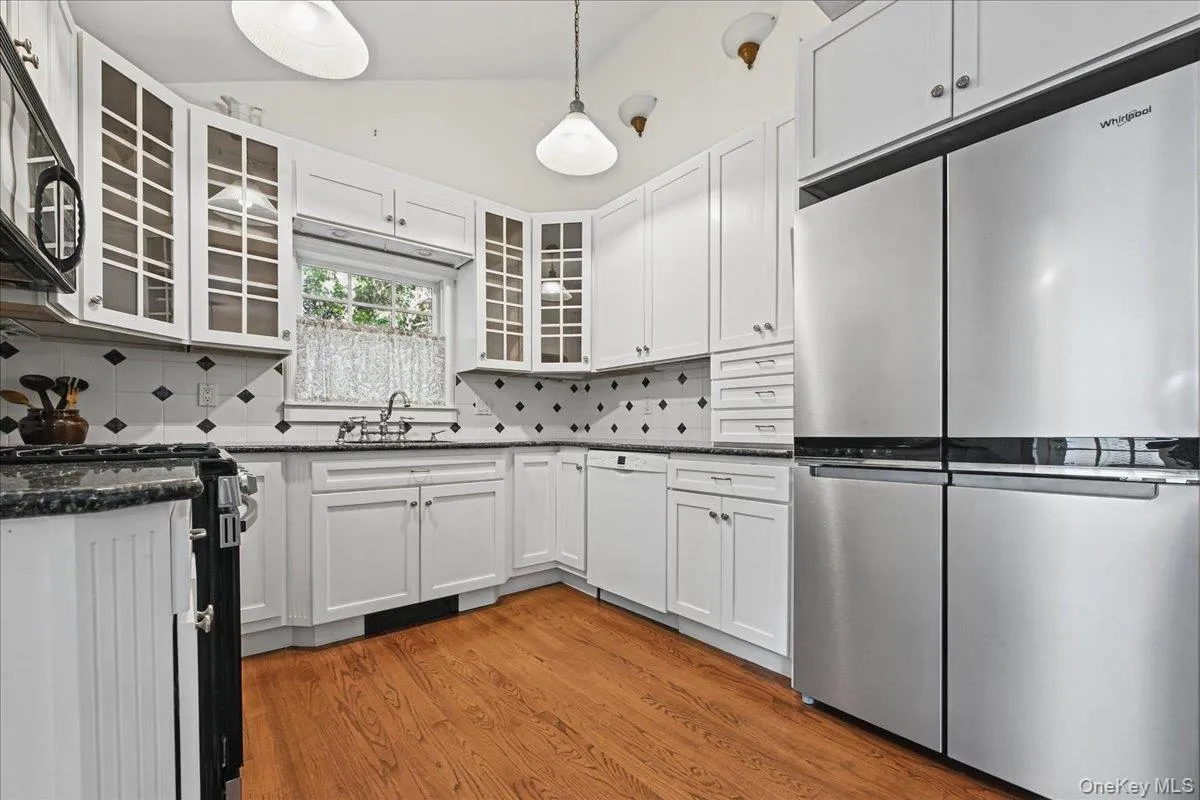 20 5th Avenue, North Hempstead, NY, 3 Bedrooms Bedrooms, 6 Rooms Rooms,2 BathroomsBathrooms,Residential,For Rent,5th,0,1060971 20 5th Avenue, North Hempstead, NY, 3 Bedrooms Bedrooms, 6 Rooms Rooms,2 BathroomsBathrooms,Residential,For Rent,5th,0,1060971