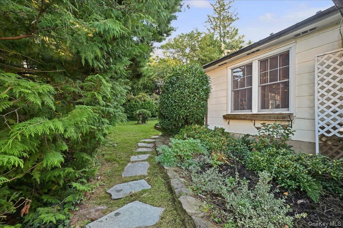 Backyard walkway to garden Backyard walkway to garden