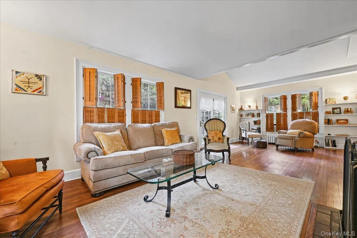 20 5th Avenue, North Hempstead, NY, 3 Bedrooms Bedrooms, 6 Rooms Rooms,2 BathroomsBathrooms,Residential,For Rent,5th,0,1060971 20 5th Avenue, North Hempstead, NY, 3 Bedrooms Bedrooms, 6 Rooms Rooms,2 BathroomsBathrooms,Residential,For Rent,5th,0,1060971