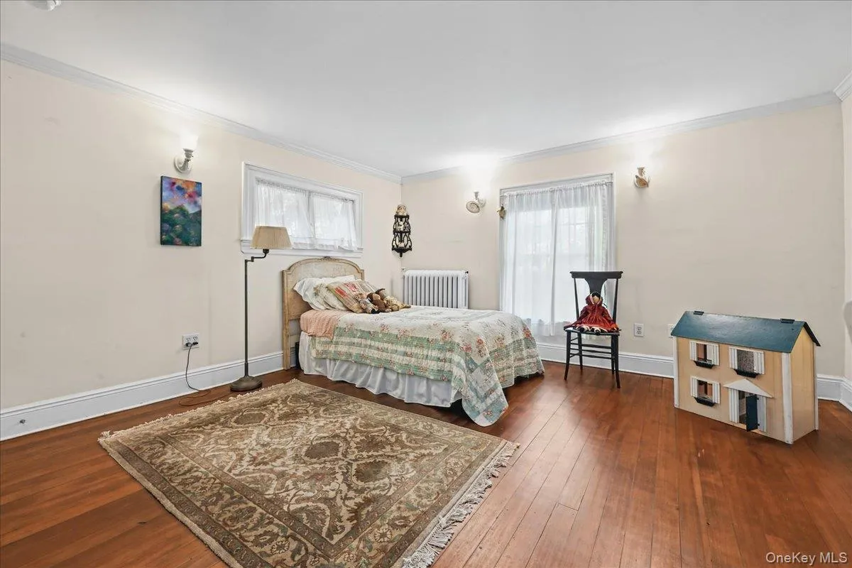 20 5th Avenue, North Hempstead, NY, 3 Bedrooms Bedrooms, 6 Rooms Rooms,2 BathroomsBathrooms,Residential,For Rent,5th,0,1060971 20 5th Avenue, North Hempstead, NY, 3 Bedrooms Bedrooms, 6 Rooms Rooms,2 BathroomsBathrooms,Residential,For Rent,5th,0,1060971