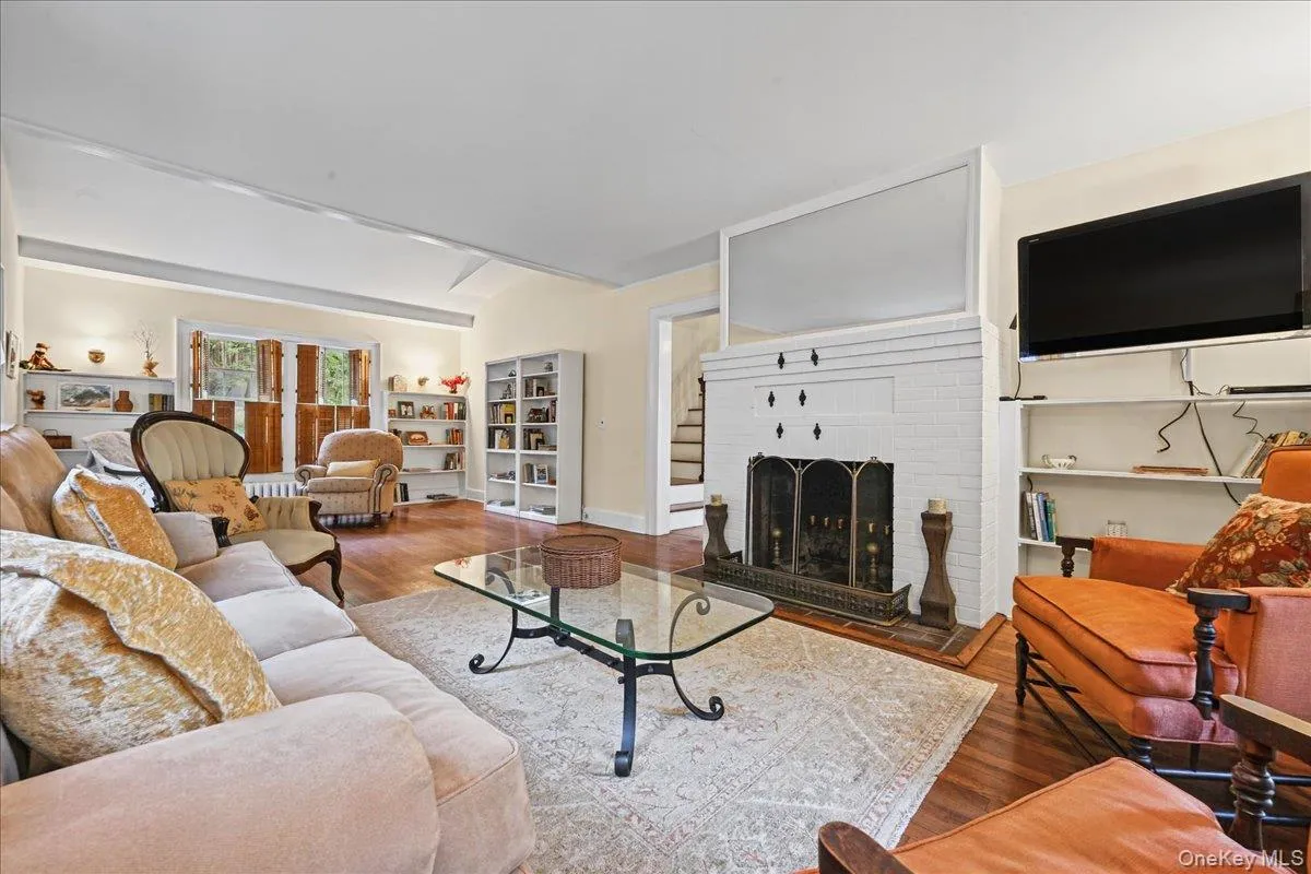 20 5th Avenue, North Hempstead, NY, 3 Bedrooms Bedrooms, 6 Rooms Rooms,2 BathroomsBathrooms,Residential,For Rent,5th,0,1060971 20 5th Avenue, North Hempstead, NY, 3 Bedrooms Bedrooms, 6 Rooms Rooms,2 BathroomsBathrooms,Residential,For Rent,5th,0,1060971
