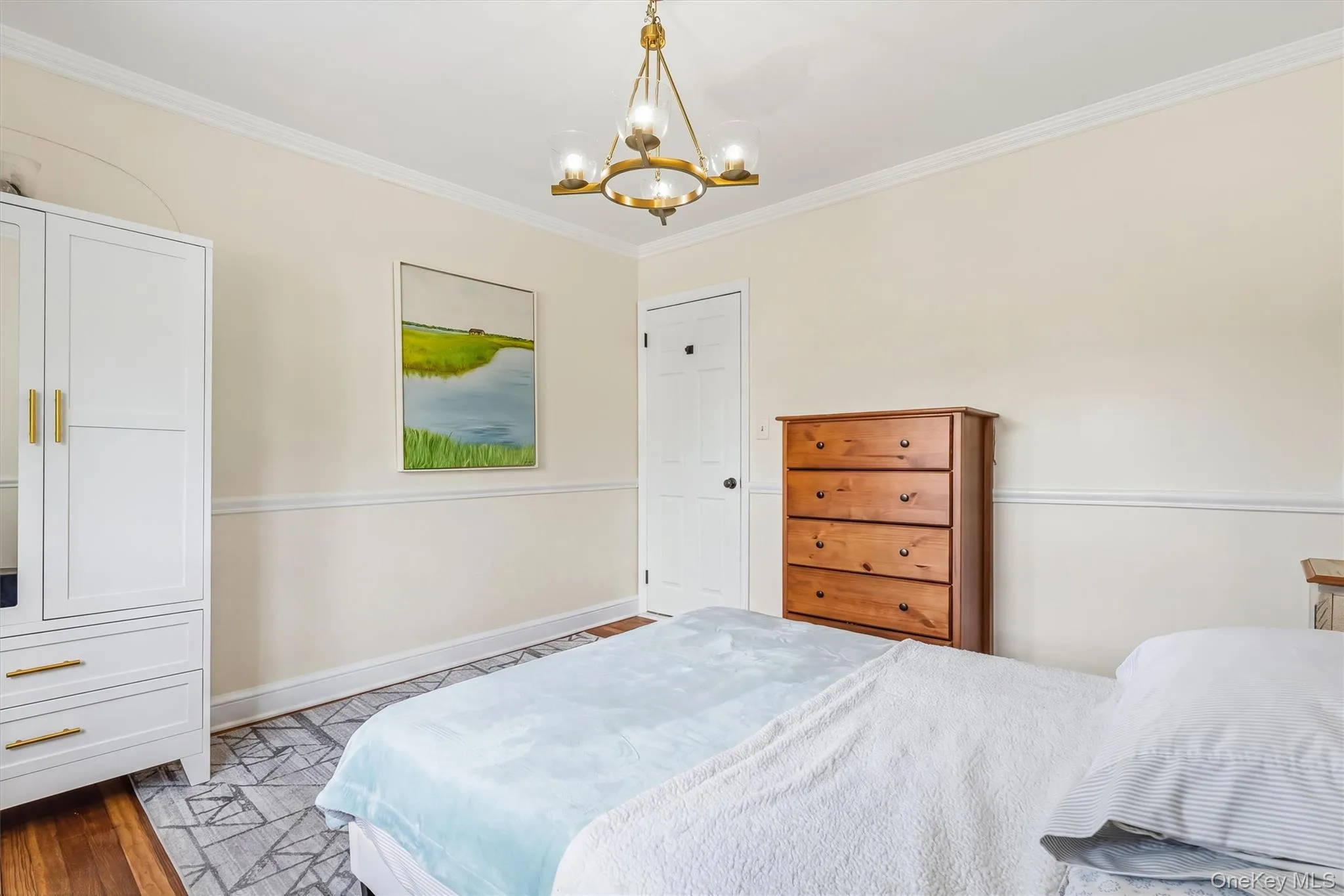 Adaptable space that can accommodate dining, guests, or additional everyday living needs. Adaptable space that can accommodate dining, guests, or additional everyday living needs.