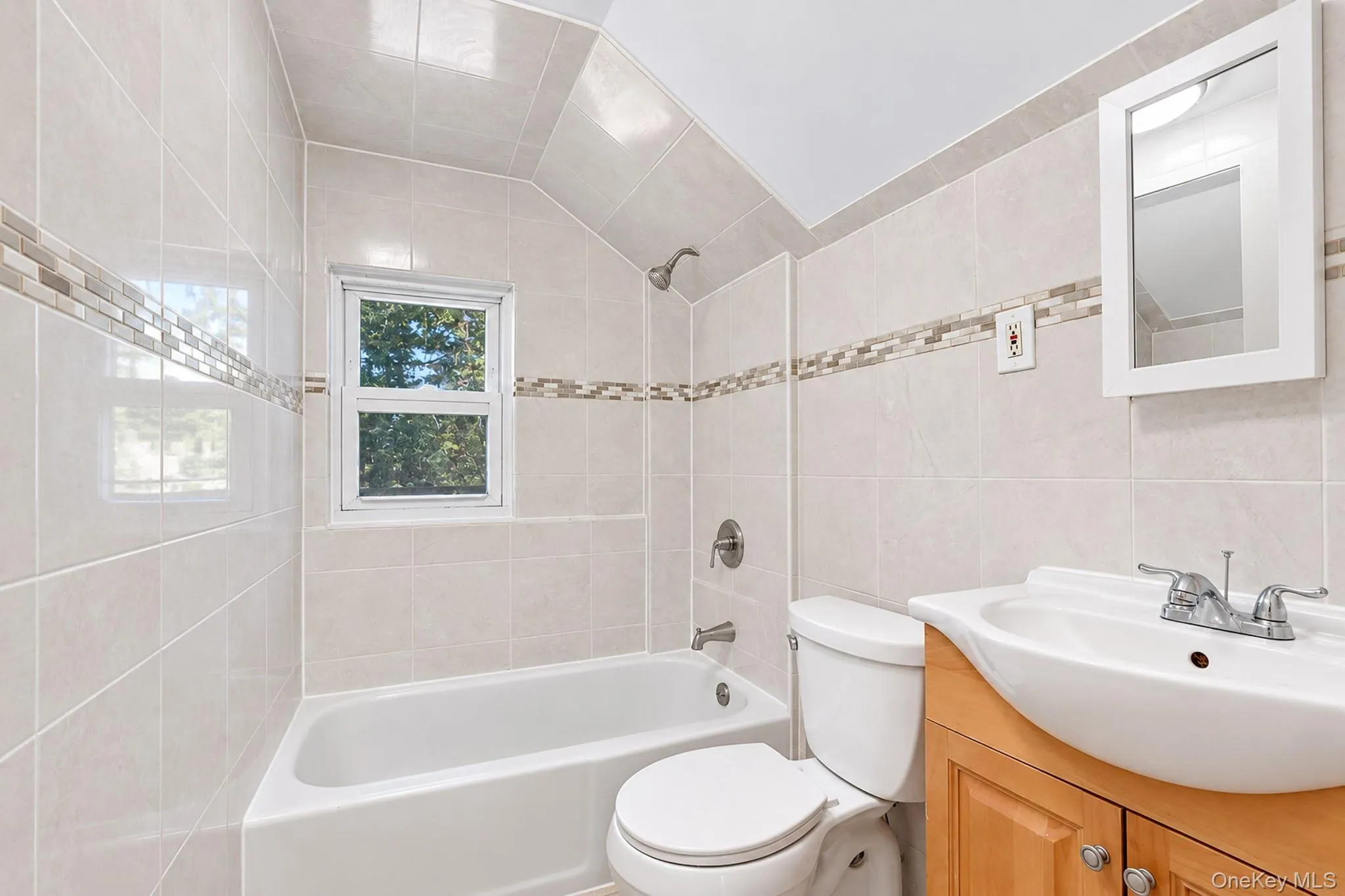 140-05 123rd Avenue, New York, NY, 2 Bedrooms Bedrooms, 4 Rooms Rooms,2 BathroomsBathrooms,Residential,For Rent,123rd,0,1060978 140-05 123rd Avenue, New York, NY, 2 Bedrooms Bedrooms, 4 Rooms Rooms,2 BathroomsBathrooms,Residential,For Rent,123rd,0,1060978