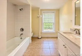 bathroom bathroom