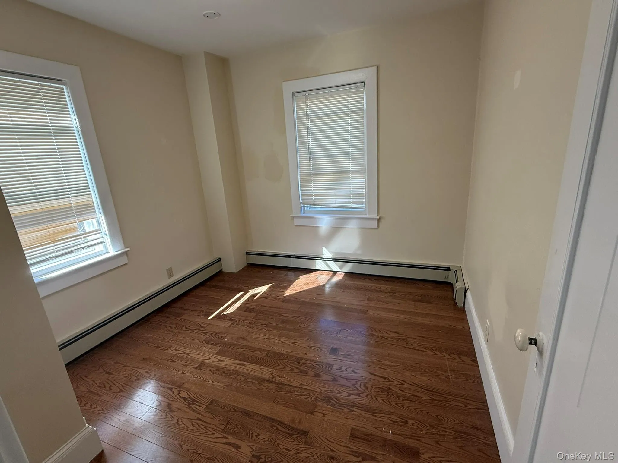 6 Red Brook Terrace, North Hempstead, NY, 3 Bedroom Bedrooms, 7 Room Rooms,1 BathroomBathrooms,Residential Lease,For Rent,Red Brook,0,1060980 6 Red Brook Terrace, North Hempstead, NY, 3 Bedroom Bedrooms, 7 Room Rooms,1 BathroomBathrooms,Residential Lease,For Rent,Red Brook,0,1060980