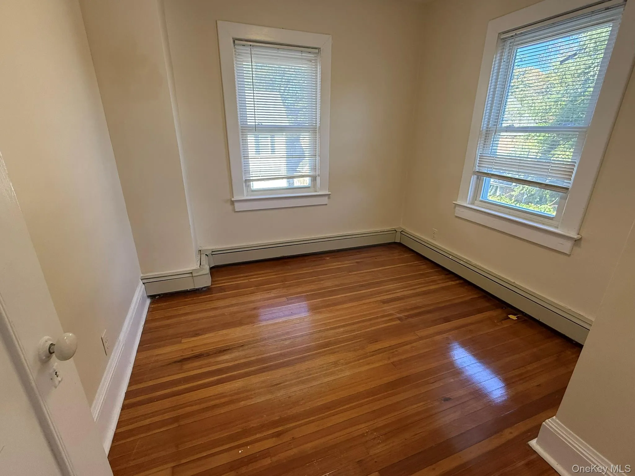 6 Red Brook Terrace, North Hempstead, NY, 3 Bedroom Bedrooms, 7 Room Rooms,1 BathroomBathrooms,Residential Lease,For Rent,Red Brook,0,1060980 6 Red Brook Terrace, North Hempstead, NY, 3 Bedroom Bedrooms, 7 Room Rooms,1 BathroomBathrooms,Residential Lease,For Rent,Red Brook,0,1060980