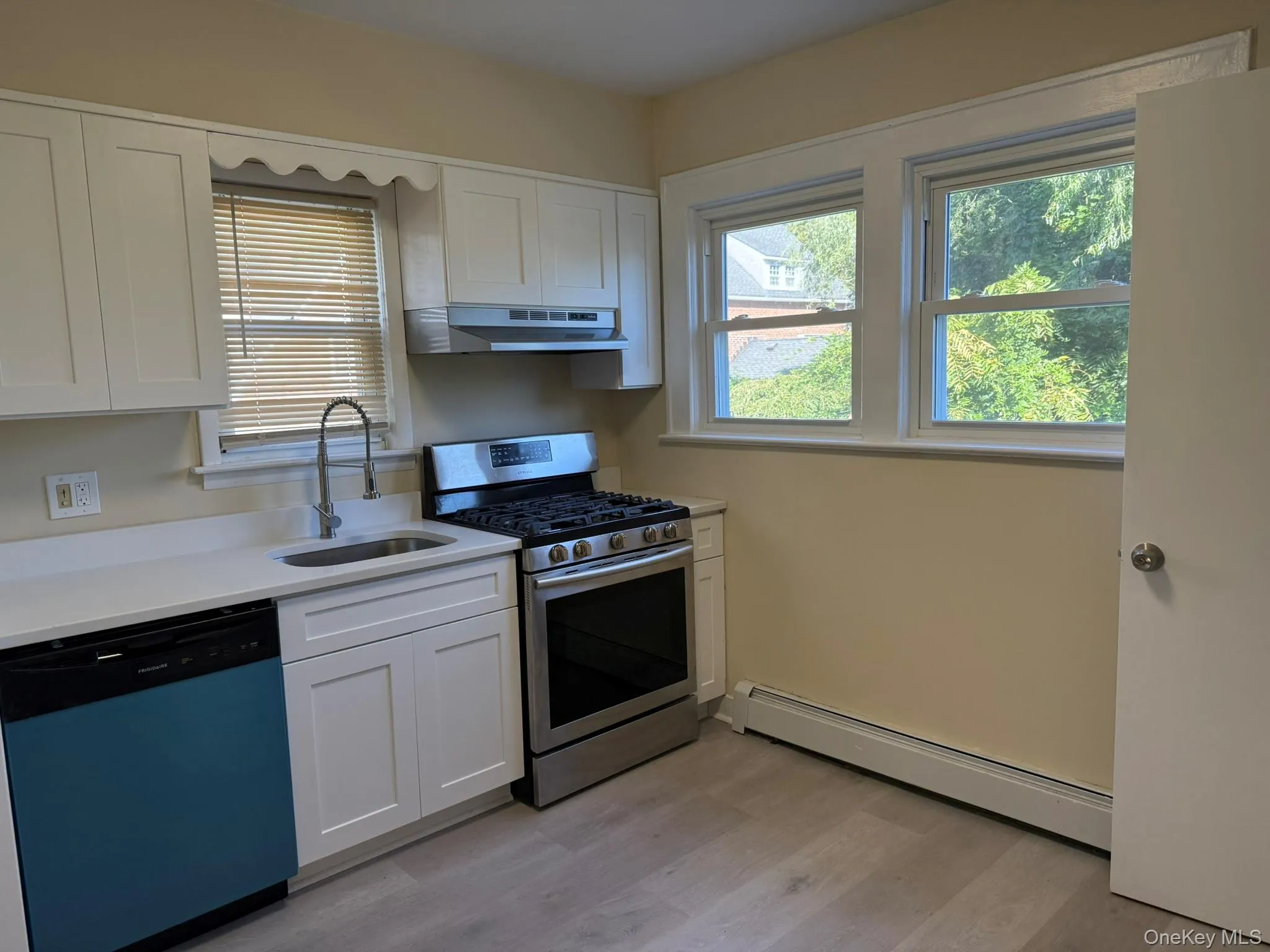 6 Red Brook Terrace, North Hempstead, NY, 3 Bedroom Bedrooms, 7 Room Rooms,1 BathroomBathrooms,Residential Lease,For Rent,Red Brook,0,1060980 6 Red Brook Terrace, North Hempstead, NY, 3 Bedroom Bedrooms, 7 Room Rooms,1 BathroomBathrooms,Residential Lease,For Rent,Red Brook,0,1060980